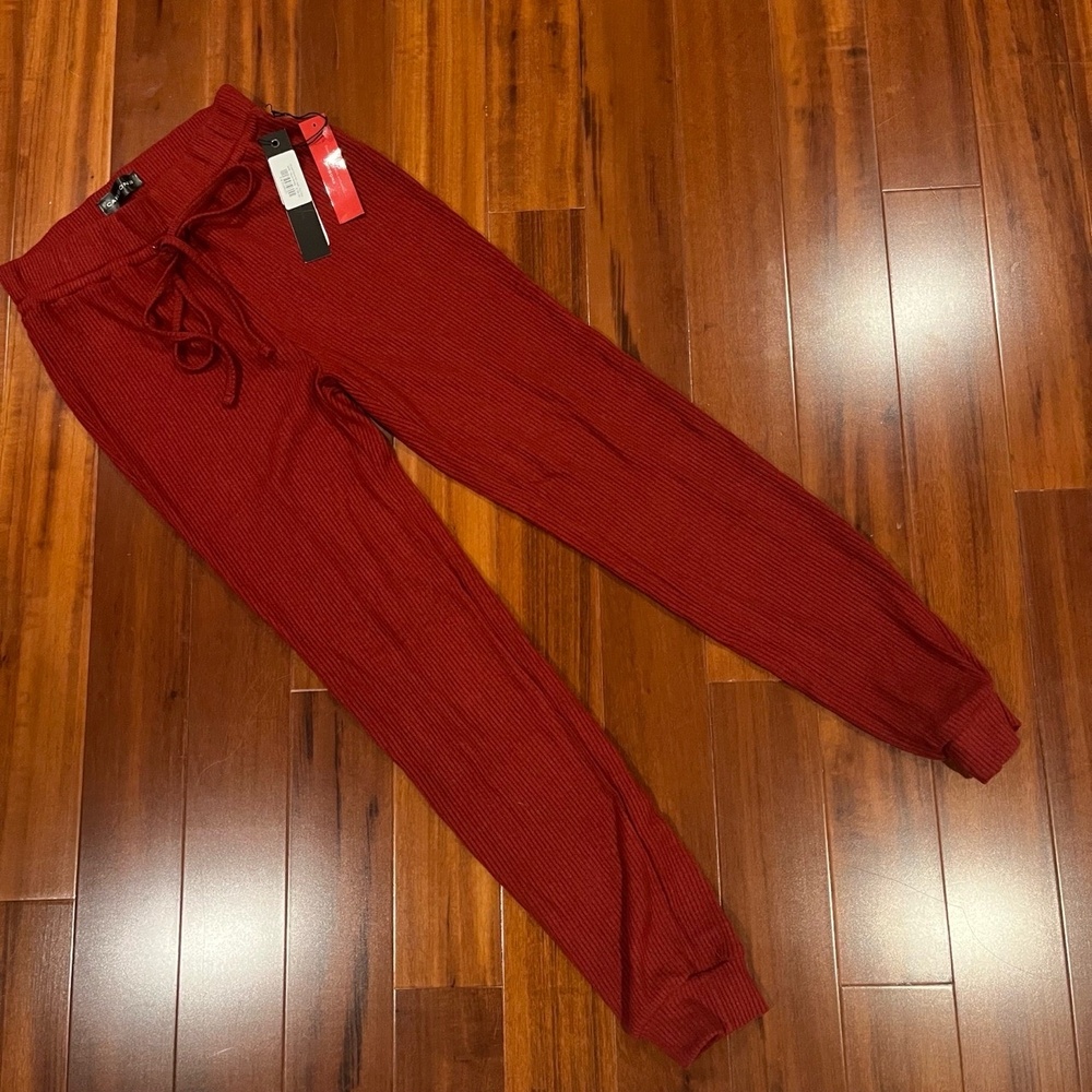 New NWT CARBON38 Red Joggers Pants Ribbed RUM WINE Slim Tapered Lounge Size XXS
